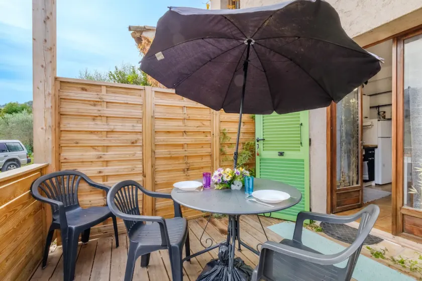 Appartamento 'Vallon Des Prés' con Terrazza Privata, Giardino in Comune e Wi-Fi - Image 1