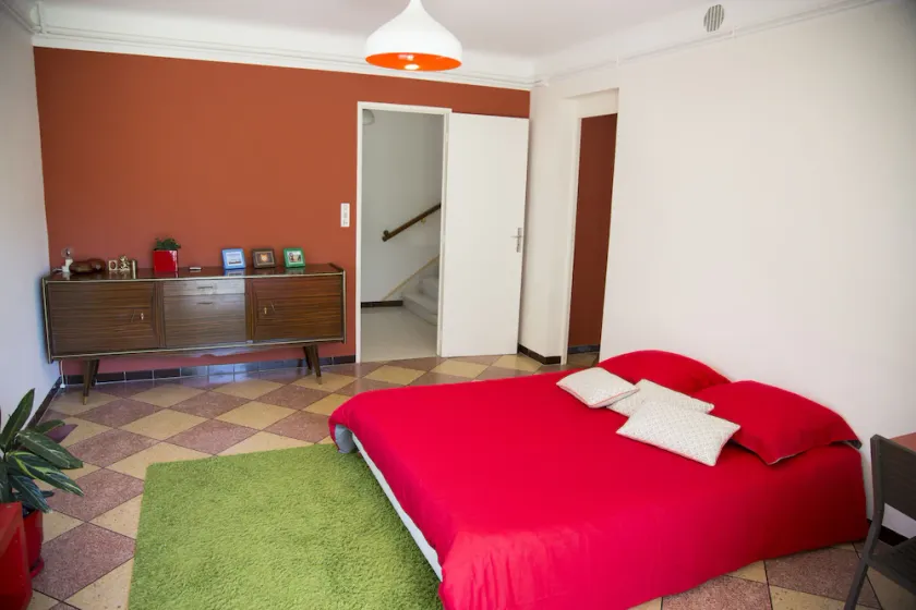 Garden level in quiet family house - Image 1