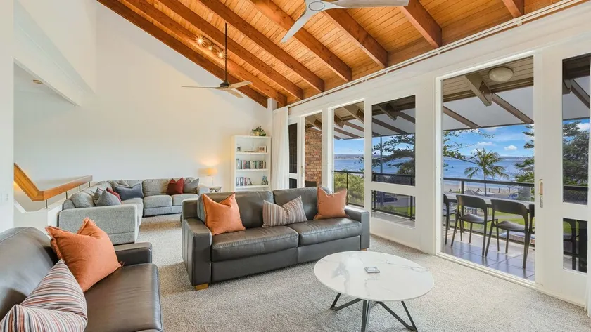 208 Marine Parade - Snapper Rocks / Rainbow Bay Beachfront - Image 1