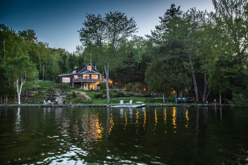 Sunrise Cove Lodge- Lakefront with Dock and Canoes/Kayaks!  - Image 1
