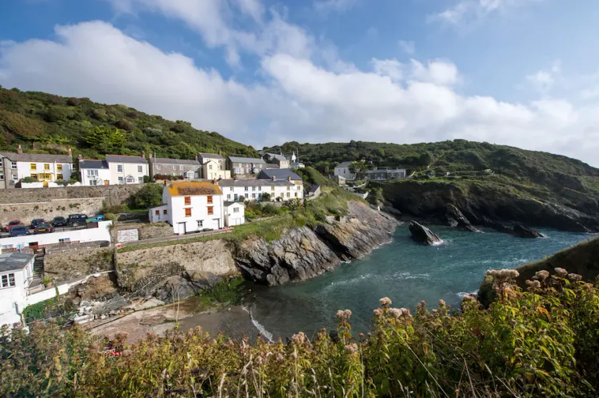 Cliff Garden Holiday Cottage in Portloe With Stunning Garden And Sea Views - Image 1