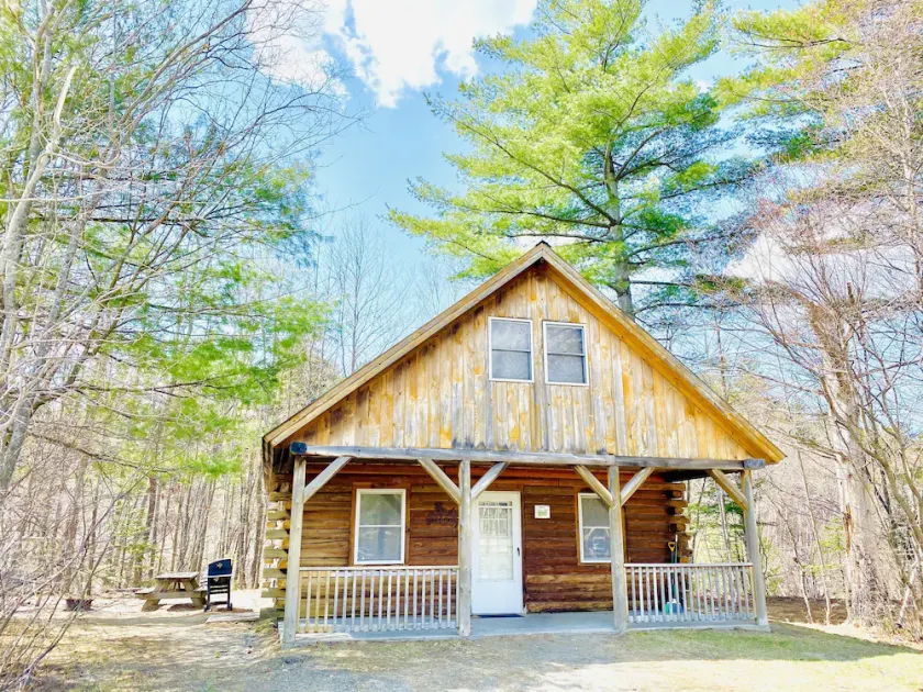 Rustic riverfront cabin- 15 minutes from the Cog Railway and Crawford Notch. - Image 1