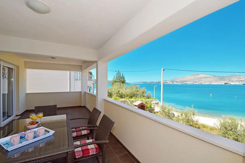 PALM BEACH Appartement 3-luxe avec vue sur la mer pour 4 + 2 personnes, à 10m de la plage de galets - Image 1
