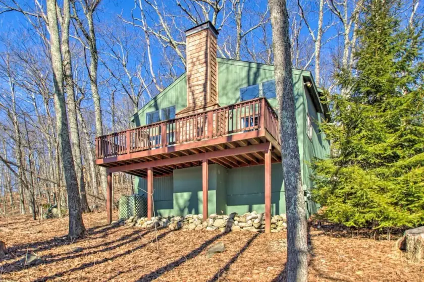 Cozy Wintergreen Ski Chalet -hot tub-Walk to slopes & family friendly! - Image 1
