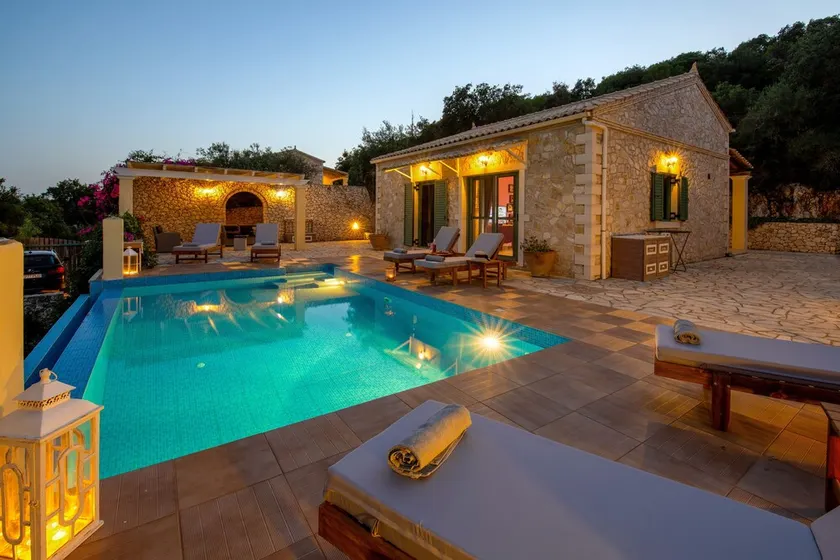 Exklusive private Villa, Infinity-Mosaik-Pool, atemberaubende Aussicht über Gaios Bay - Image 1