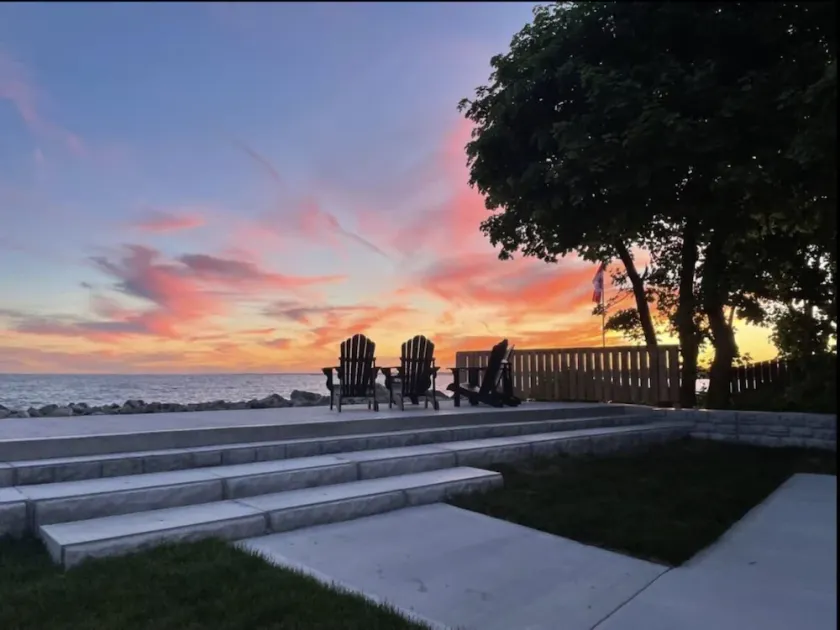 Erie Shores Lakehouse! · Sunsets & Hot Tub - Image 1