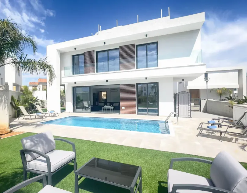 By The Beach - Royal Sapphire Villa - Image 1