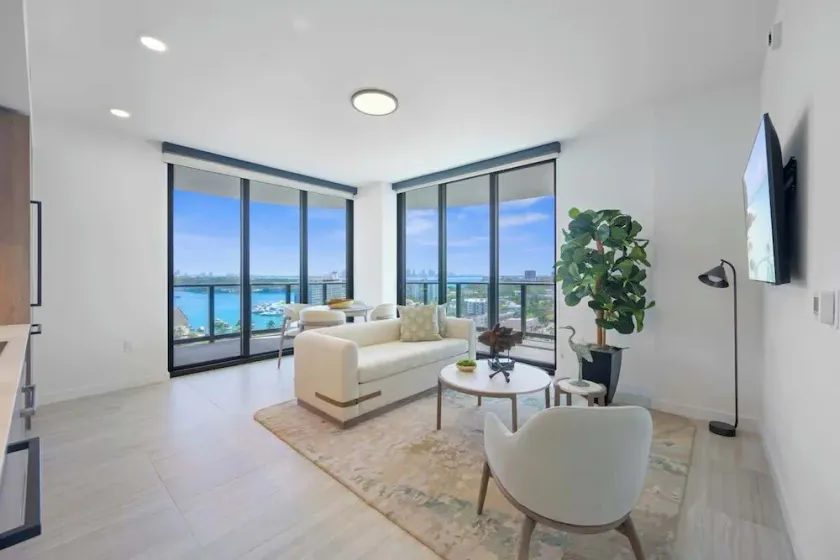 Luxury 2BR with Ocean View, Pool and Gym - Image 1
