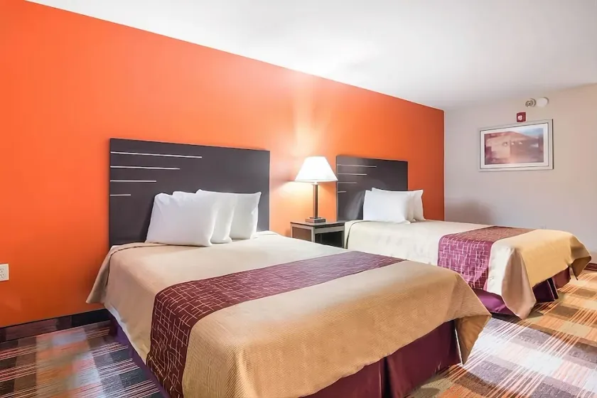 Relax and Recharge! Free Parking, Minutes to Heritage Park & River Line Park - Image 1