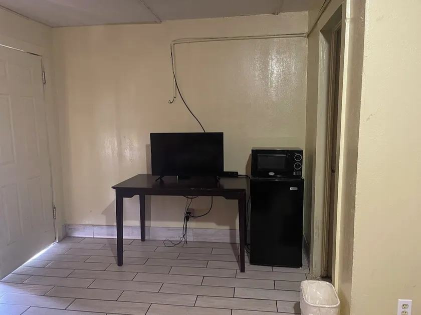 Plaza Motel - Image 1
