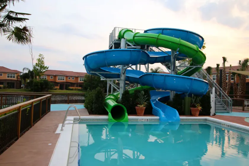 3 miles to Disney, nouvelle piscine / toboggans, WiFi gratuit / Parking, sans frais d'établissement - Image 1