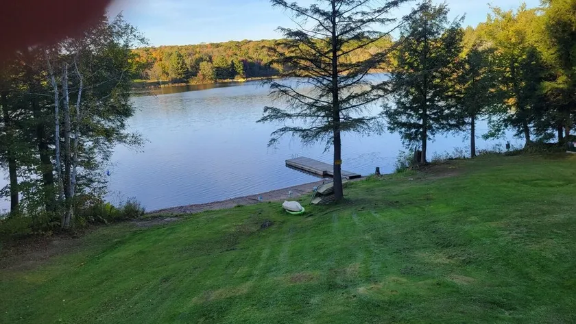 5mins from Parry Sound, Small, clean lake with only 5 other cottages! - Image 1