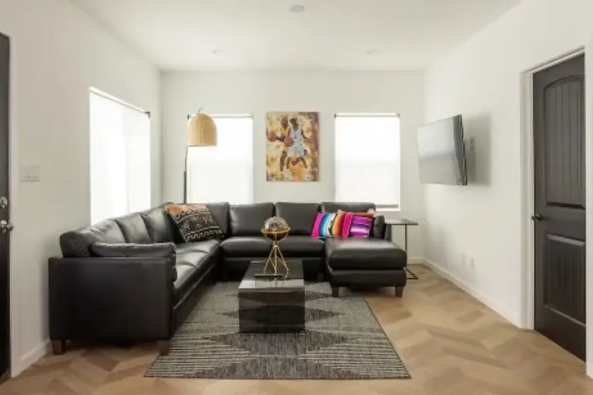 NEWLY Renovated- 2bed/1bath! - Image 1