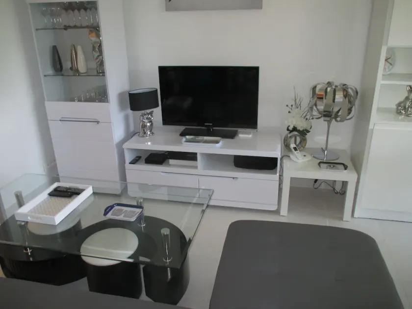 Studio a Antibes a 500 m de la plage avec vue sur la mer jardin clos et wifi - Image 1