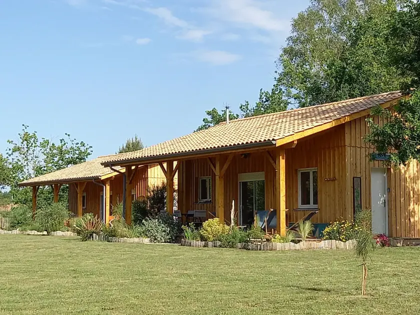 Deux Maisons en Bois Avec Terrasses Proche Océan - Image 1