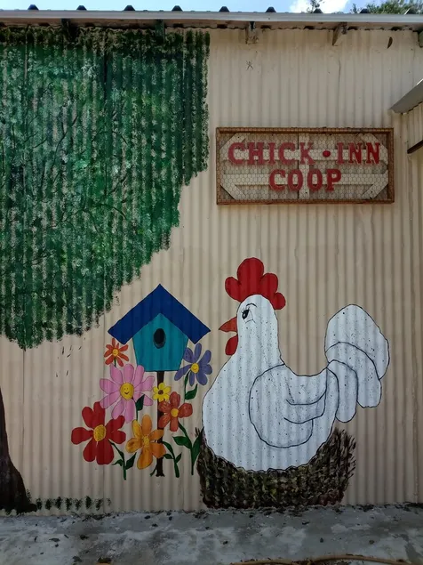 NAGELNEU ... BYRDS BAUERNHAUS CHICK-INN COOP - Image 1
