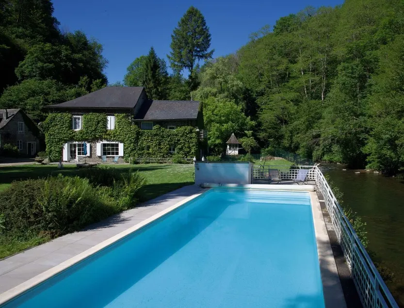 Alloggio ai margini dell'Arac in un ambiente verde con piscina - Image 1