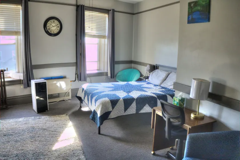 Studio w/Full Kitchen, Near MTU, Houghton, Keweenaw, Dining & on the Trail - Image 1