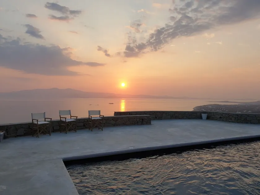 Vue panoramique de 180° sur la mer. Sublimes couchers de soleil - Image 1