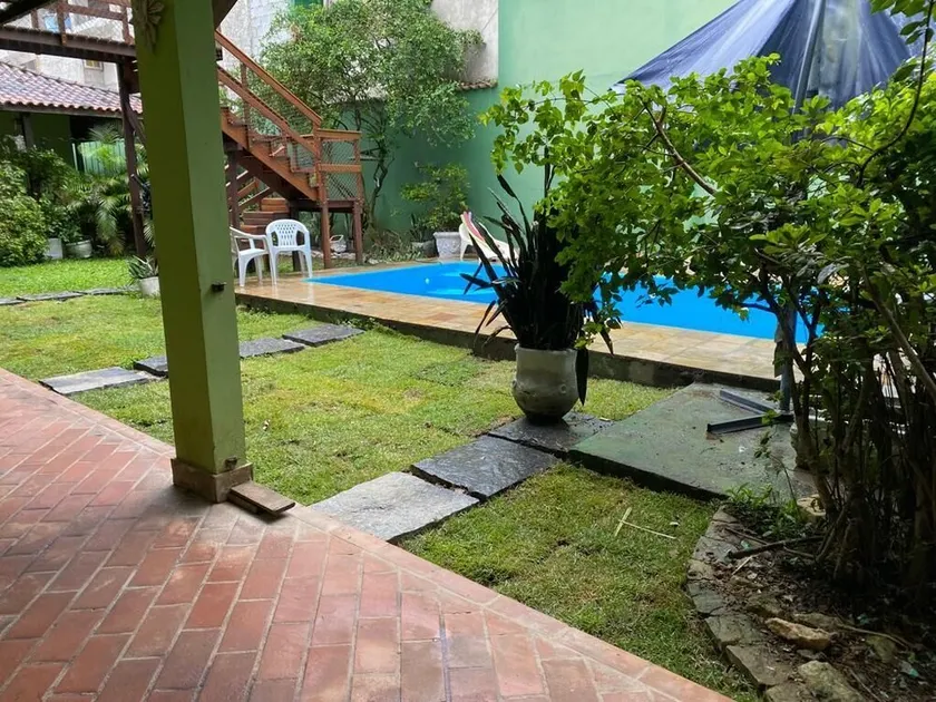 Suítes aconchegantes com piscina e praia - Image 1
