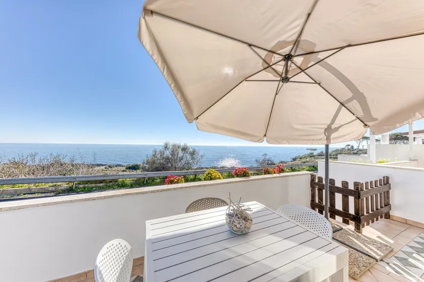 Apartment 'Villetta Del Cuore' with Sea View, Wi-Fi and Air Conditioning - Image 1