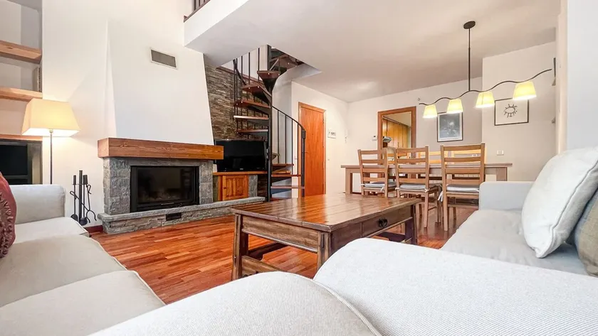 Dúplex con encanto en Puigcerdà: ¡Un lugar único! - Image 1
