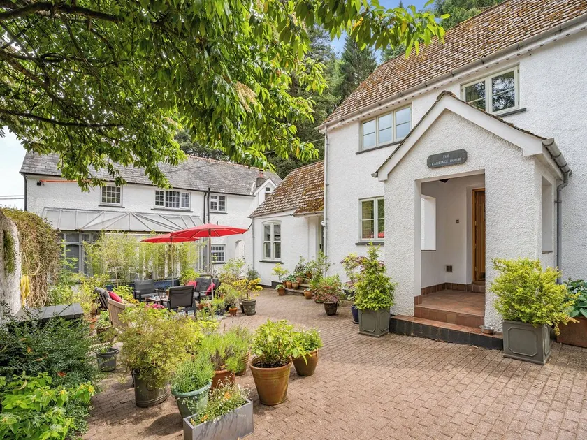 4 bedroom accommodation in near Abergavenny & Crickhowell - Image 1