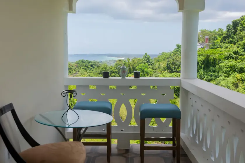 Tranquil Environment with breathtaking views - Image 1