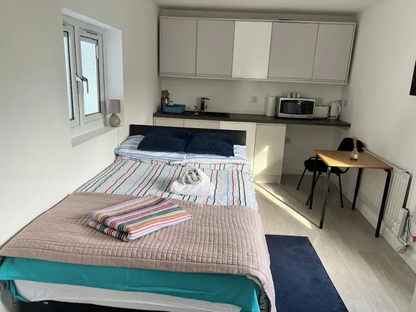 Cozy Studio in Dagenham, London - Image 1