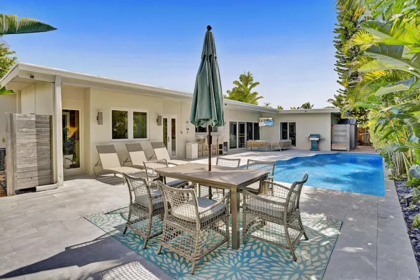 Fort Lauderdale Beach House with Golf Cart, Pool, walk to beach! - Image 1