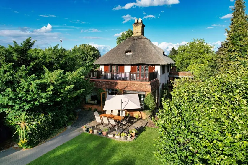 Charming Riverside Cottage - Ideal for Families & Groups, Pool, Gardens & River - Image 1