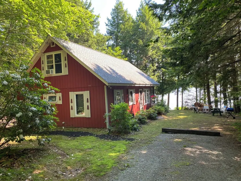 Lakefront Cottage - Image 1