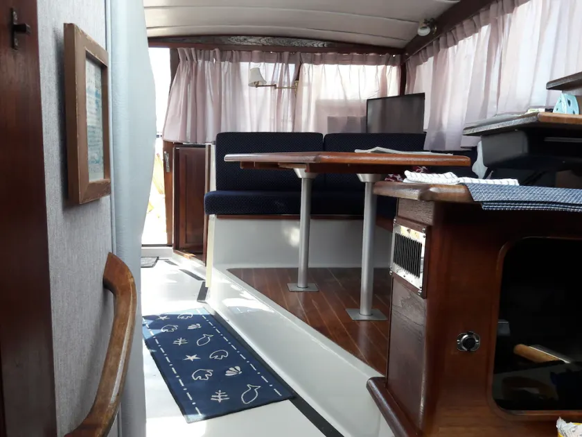 Yacht Rental 32ft Bayliner - Image 1
