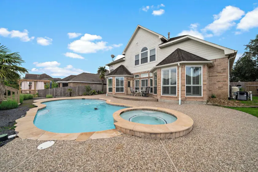 Houston Lake Retreat Pool Lake Front Spa - Image 1