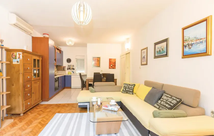 Lovely apartment in Makarska with WiFi - Image 1