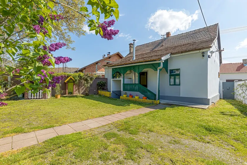 Traditional Child Friendly Homestead Larva - Happy Rentals - Image 1