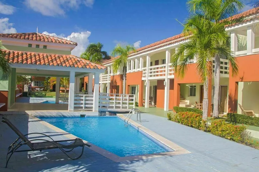 2 bed 2 bath Pool spacious apartment - Image 1