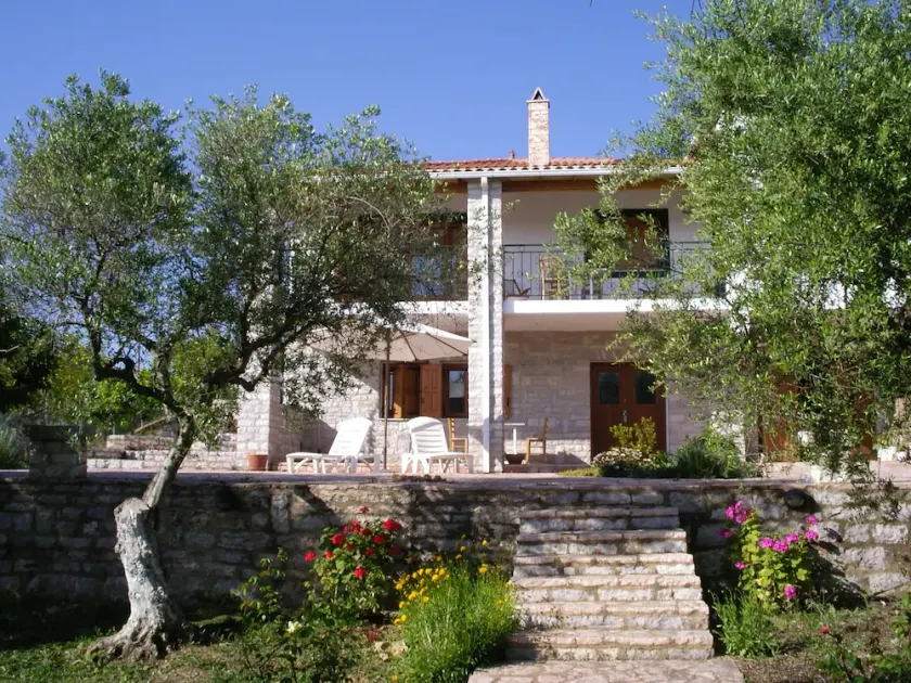 Quietly located in the olive grove, close to the sea and only 32 km from Olympia. - Image 1