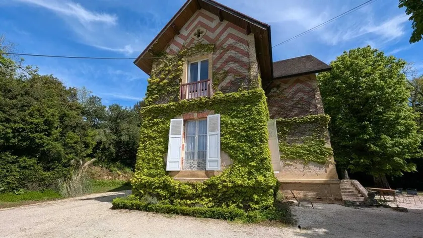 Charming property in Périgord Noir, private swimming pool and tennis court. - Image 1