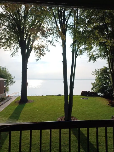 Unplug at the Point: relax and recharge at your own private lakefront paradise - Image 1