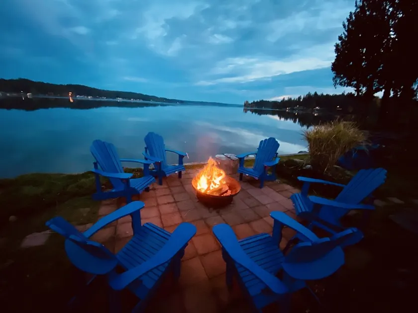 WATERFRONT GETAWAY - Hot Tub - Walk to Restaurants, Coffee Shops & More! - Image 1
