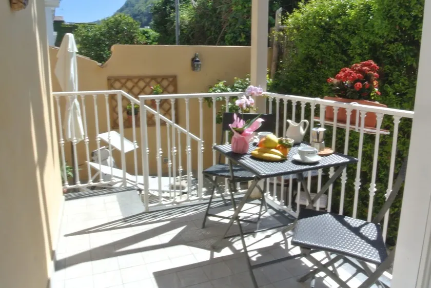 Crawford Home - Image 1