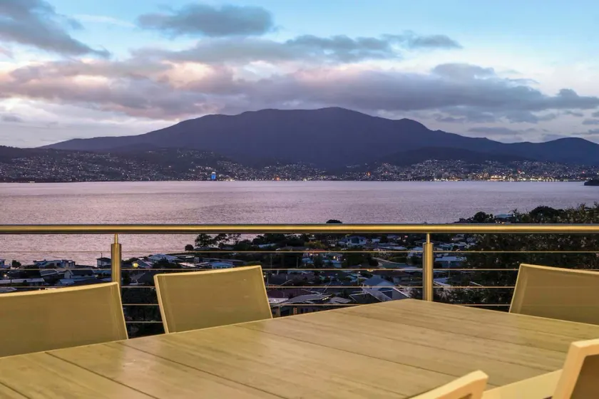 House on the Hillside with City Views Sleeps 12 - Image 1