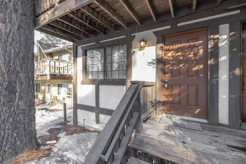Vintage Cabin Escape - Close to Downtown - Lake - Image 1