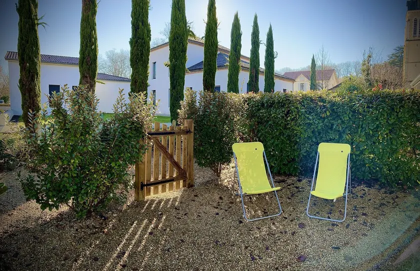 3*** gîte 50m from the spa, terrace, enclosed garden and private parking. - Image 1