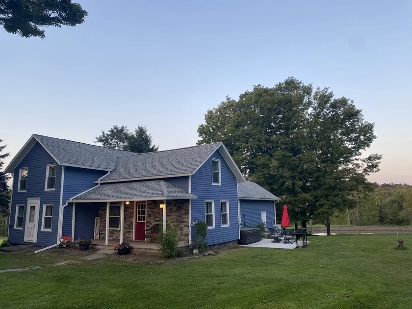Cozy Country farmhouse with Hot Tub - Image 1