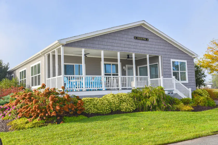 Lovely home-waterfront, beach, pools, pet friendly! - Image 1