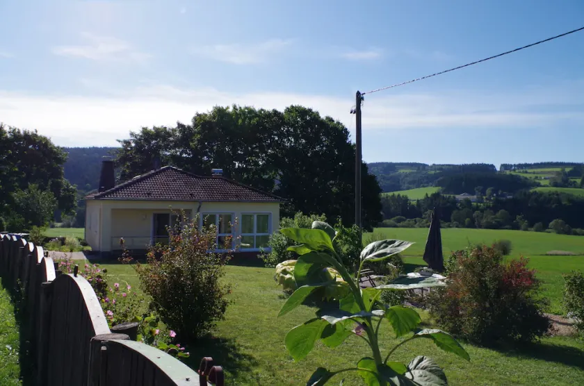Holiday house with large garden and wonderful view - Image 1