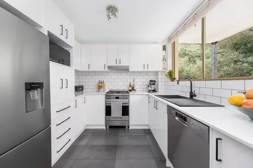 Bright modern 2BR apartment with garden outlook - Image 1