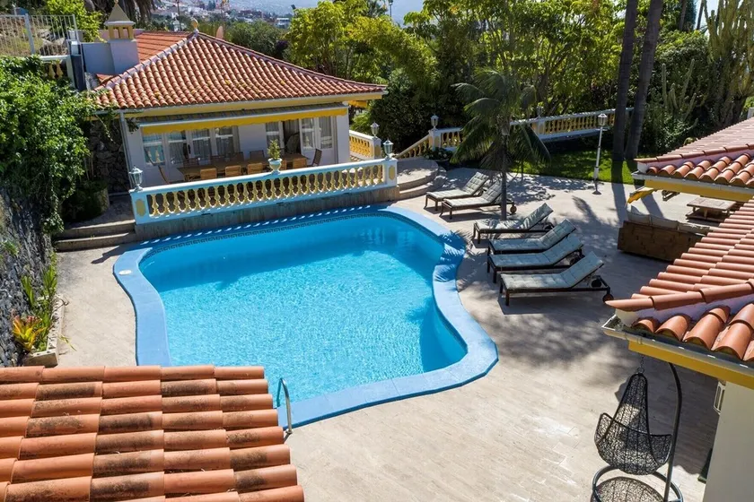 Unique property with 2 villas, tennis court & heated swimming pool - ALL PRIVATE - Image 1
